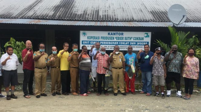 
 86 Petani Kakao Mansel Dapat Bantuan Perlatan Perkebunan