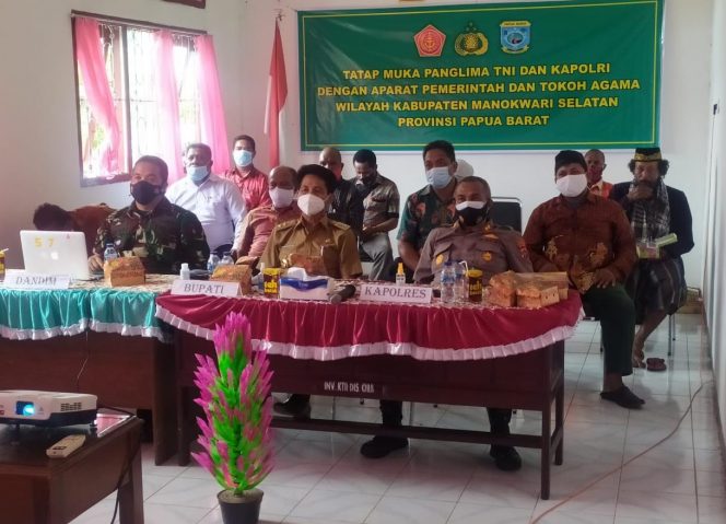 
 Wabup Mansel Ikuti Vicon Bersama Panglima TNI dan Kepala Badan Interlijen Polri
