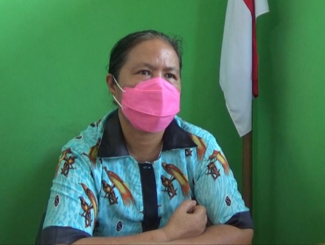 
 Kepala SD Inpres 22 Wosi, Elida Simanulang S.Pd