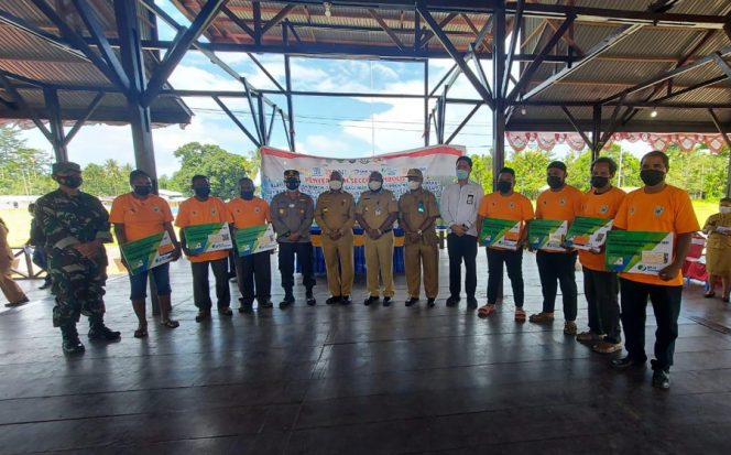 
 Warga Mansel Terima Bantuan Bapok, Stimulus UMKM dan Tangan Kasih