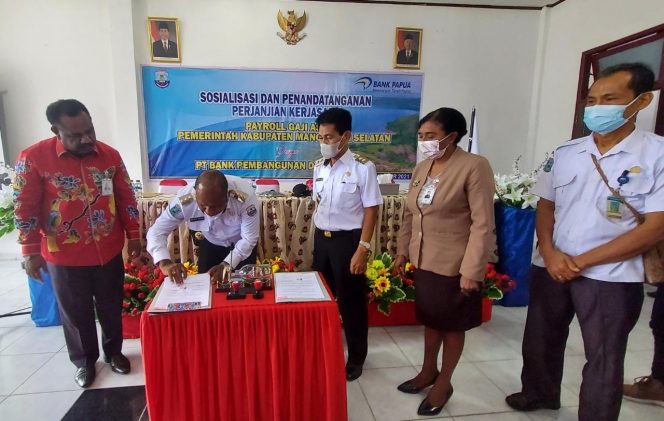 
 Beralih Ke Sistem Payroll Gaji ASN, Pemda Mansel Teken PKS Dengan Bank Papua