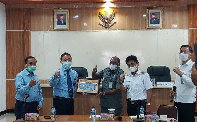 
 Bupati Waran Terima Piagam Penghargaan Opini WTP dari Kemenkeu RI