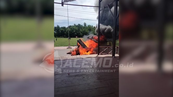 
 Keluarga Ka.Kampung Dibera, Terima Santunan Rp.300 juta dari Pemda Mansel