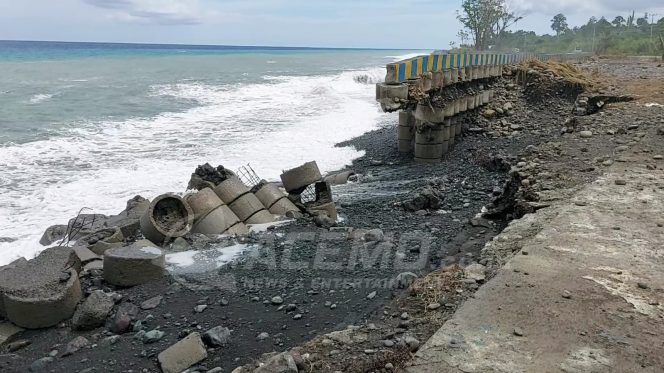 
 Bupati Waran  Minta Aparat  Audit  Proyek ‘Tahunan’ Talud Pantai Wedoni
