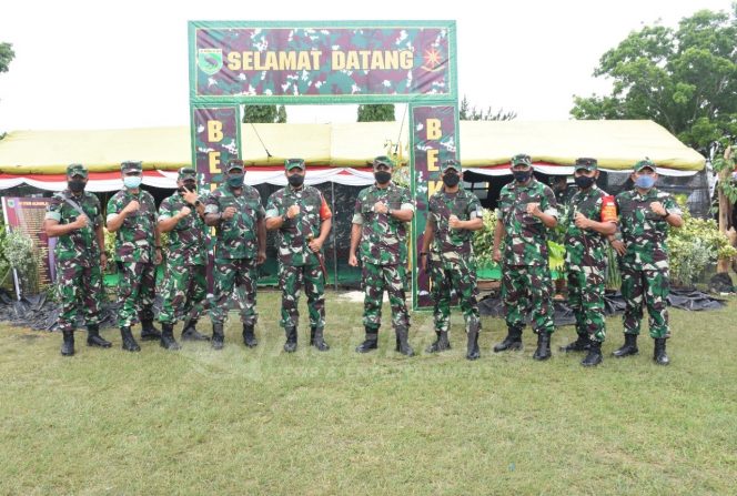 
 H-1 Jelang Kunjungan Panglima TNI, Pangdam Kasuari Tinjau Lokasi Vaksinasi dan Pameran  di Borarsi