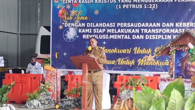 
 Bupati Manokwari Ajak Staf Dinas PKP Wujudkan Revolusi Mental di Tahun 2022