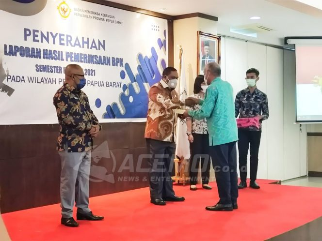 
 Kinerja PTSP Diapresiasi BPK RI, Bupati Akan Tingkatkan Perijinan di Manokwari