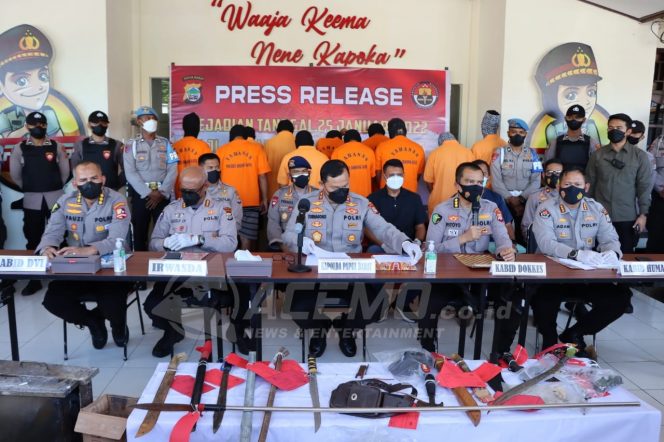 
 Update !!! Polda Papua Barat Kembali Tangkap 9 Pelaku Pembakaran THM Double O Sorong