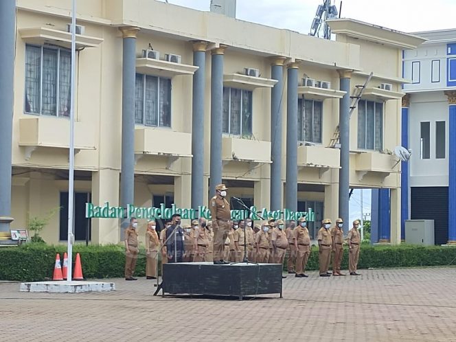 
 Bupati Hermus : Jangan Ada Pegawai Pemkab Manokwari Yang Lompat Ke Provinsi