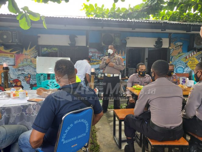 
 Tingkatkan Kapasitas Personilnya, Satlantas Polres Manokwari Gelar Pelatihan Jurnalistik