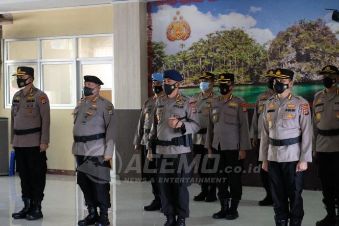 
 Kapolda Tornagogo Pimpin Sertijab 3 Kapolres Di Papua Barat