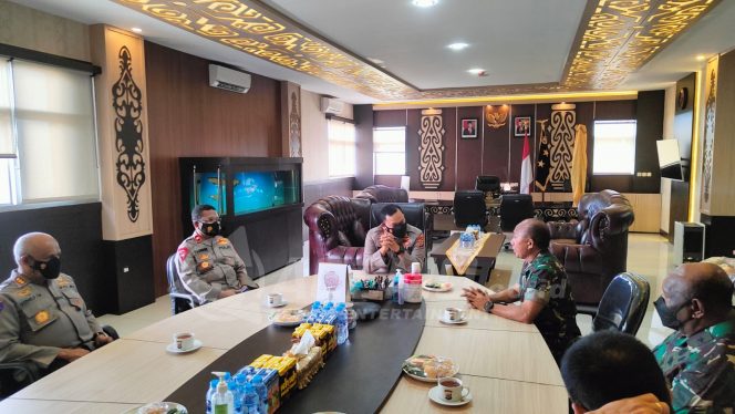 
 Kapolda Sambut Kunjungan Pangdam XVIII Kasuari di Polda Papua Barat
