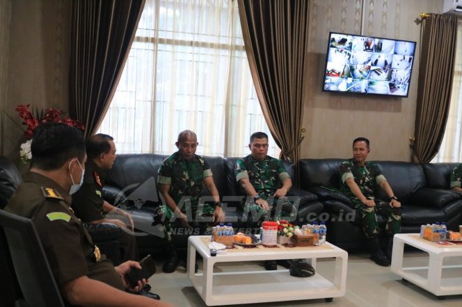 
 Tingkatkan Silaturahmi, Pangdam XVIII Kasuari Kunjungi Kajati Papua Barat
