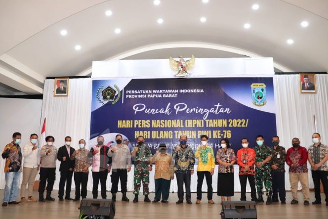 
 PWI Papua Barat Gelar Peringatan HPN, Pers Diharapkan Cerdaskan Masyarakat Melalui Berita yang Akurat