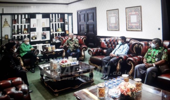 
 Sikapi Aksi Demo AMPB, Kanwil Kemenag PB Serahkan Aspirasi Massa ke Kemenag RI.