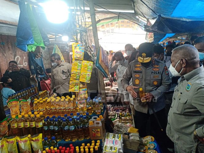 
 Pastikan Stok Minyak Goreng Aman,Tim TPID Papua Barat Lakukan Sidak