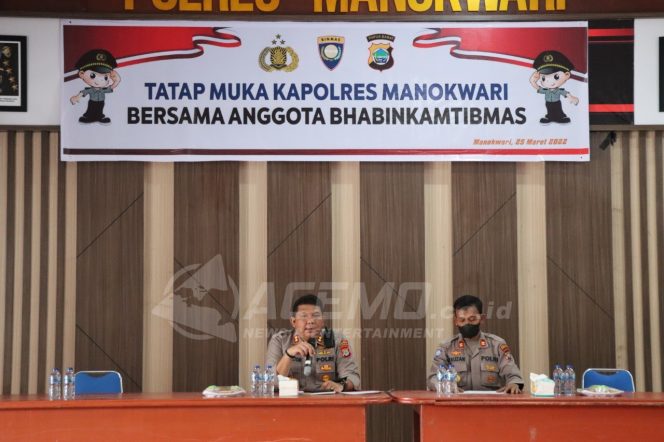 
 Kapolres Manokwari Minta Anggota Bhabinkamtibmas Lebih Dekat Dengan  Masyarakat