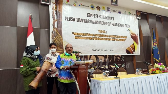 
 Buka Konferensi V PWI Sorong Raya, Walikota Sebut Pers Ujung Tombak Pembangunan