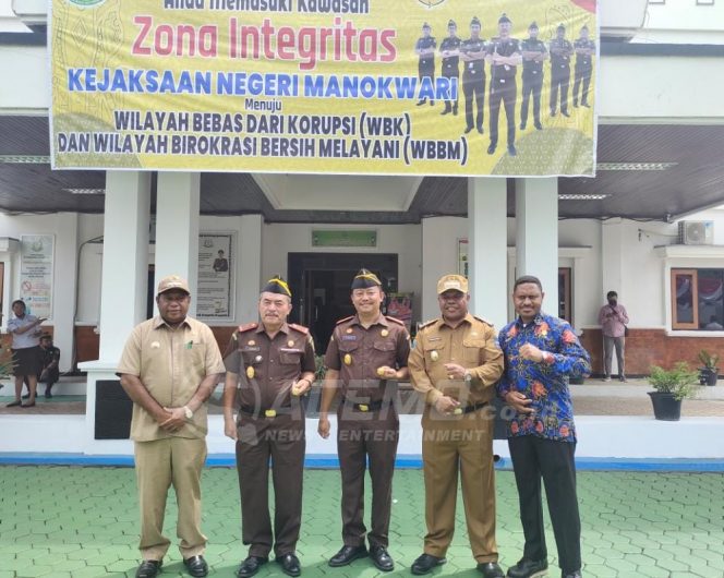 
 Kajati Papua Barat Harap Kejari Manokwari Bisa Raih Predikat WBK/WBBK 2022