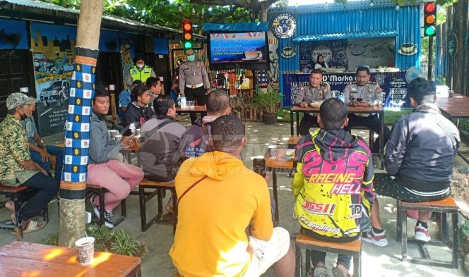 
 Satlantas Polres Manokwari Sosialisasi Tertib Lalu Lintas Kepada Komunitas Truck