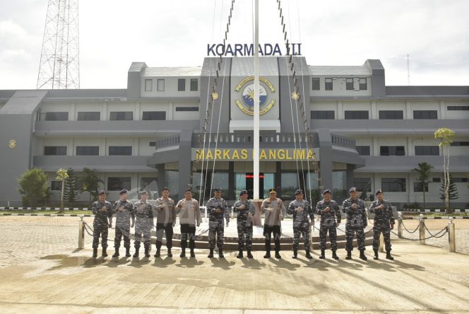 
 Pererat Silaturahmi, Kapolda Papua Barat Kunjungi Markas Koarmada III Di Sorong
