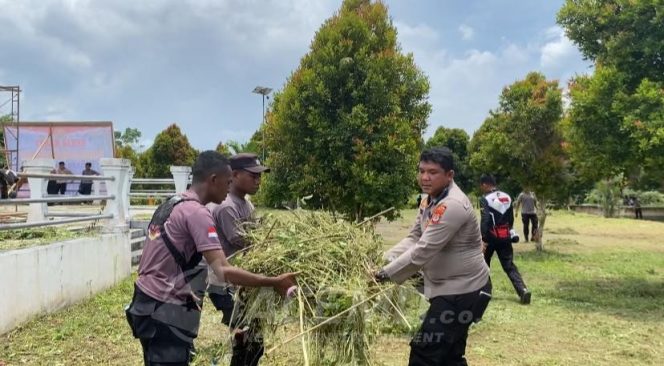 
 Pimpin Kerja Bakti di Pulau Mansinam, Kapolres Manokwari : Pulau Peradaban Patut Dijaga Kelestariannya
