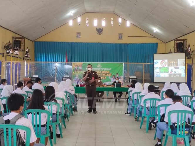 
 Kenalkan Hukum Pada Pelajar, Jaksa Masuk Sekolah Sambangi SMA Negeri 2