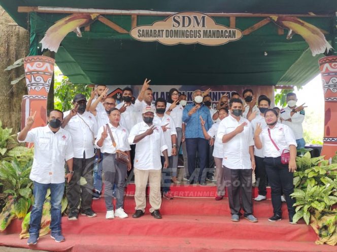 
 Dikukuhkan, Sahabat Dominggus Mandacan Siap Dukung ‘DOAMU’ Jilid II