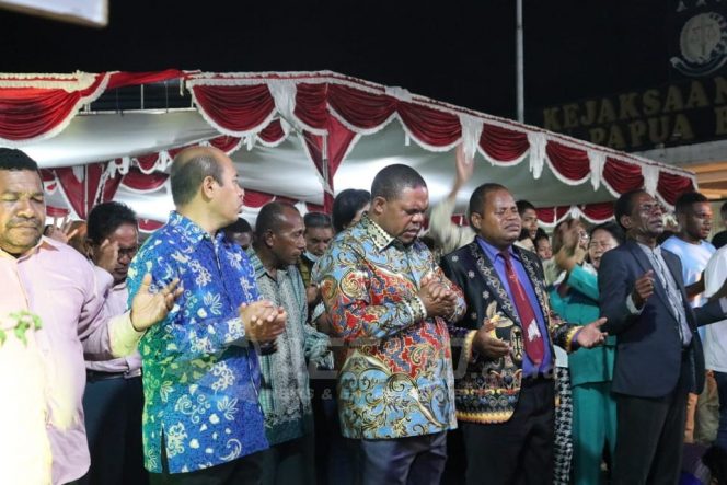 
 Pemda Manokwari Rayakan Hari Paskah Dengan Ibadah Bersama Masyarakat