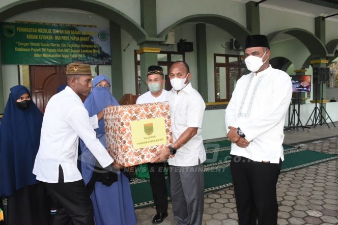 
 Pangdam Kasuari Bersama Tim Safari Ramadhan Papua Barat Santuni Anak Yatim