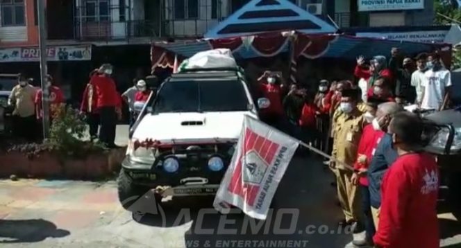 
 Lepas Tim Ekpedisi Safari Ramadhan KKSS PB, Gubernur Harap Jangkau Umat Di Kampung Terpencil