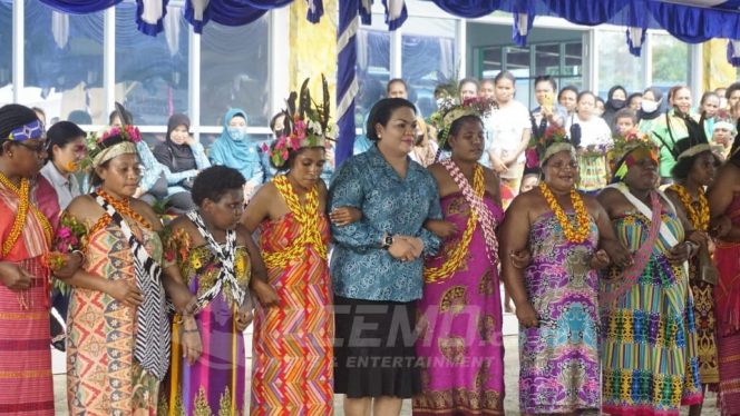 
 Bupati Hermus Indou Apresiasi Kegiatan PKK Lestarikan Budaya Suku Arfak