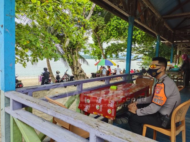 
 Pastikan Keamanan Wisata Pasir Putih, Unit Pamobvit Sat Samapta Polres  Manokwari Lakukan Patroli Rutin