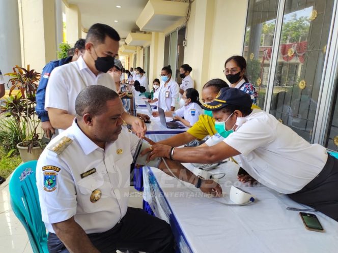 
 Jelang Mudik Lebaran, Bupati Hermus Ajak ASN Proteksi Diri Dengan Vaksin