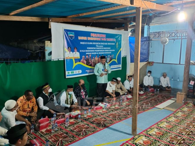
 Bupati Manokwari Buka Puasa Bersama Korban Kebakaran Borobudur