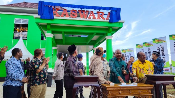 
 Resmikan Sekertariat IKASWARA Kota Sorong, Gubernur Pesan Jaga Keberagaman