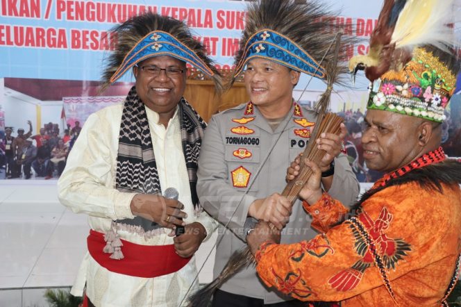 
 Kapolda Papua Barat Dinobatkan Sebagai Pahlawan & Panglima Perang Suku Imeko