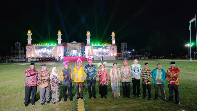 
 Buka MTQ Ke-IX, Gubernur Harap Jaring Qoriah dan Hafidz Terbaik Wakili Papua Barat di Ajang Nasional