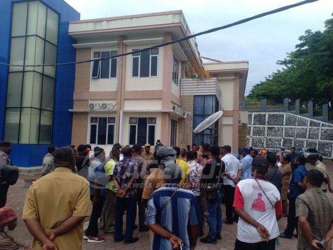 
 Forum Honorer 512 Provinsi Papua Barat Tuntut Segera Diangkat Jadi CPNS