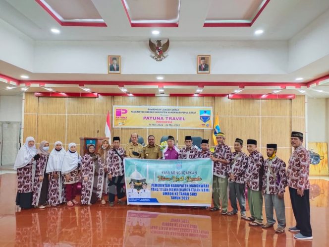 
 Bupati Hermus Indou Lepas Rombongan Jama’ah Umroh ke Tanah Suci Mekkah