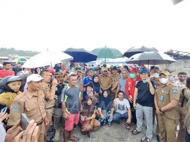 
 Tinjau Korban Kebakaran Pasar Wosi, Pemda Manokwari Akan Dirikan Pasar Sementara