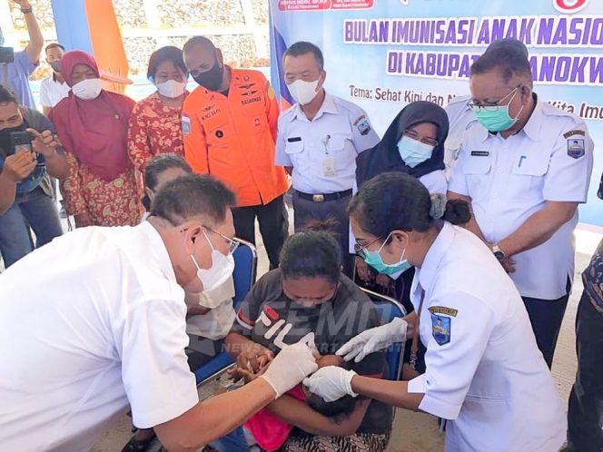 
 Canangkan BIAN di Manokwari, Wakil Bupati Edi Budoyo Ajak Orangtua Lengkapi Imunisasi Anak