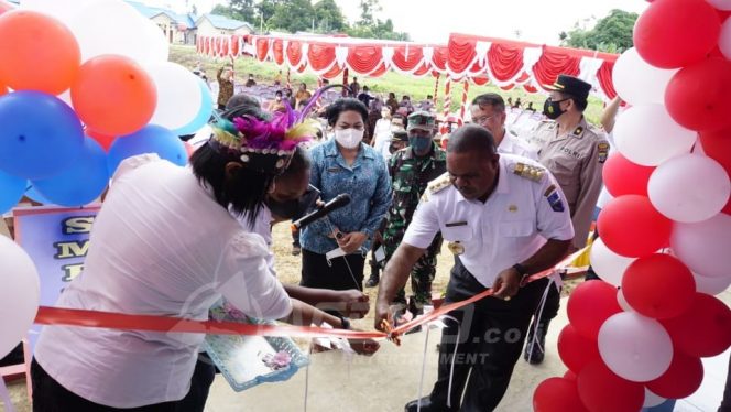 
 Bupati Hermus Indou Resmikan SMP 27 Manokwari