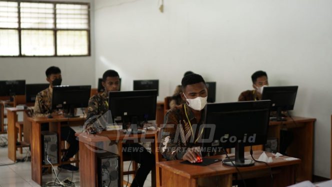 
 Polda Papua Barat Laksanakan Tes Akademik Bagi 990 Casis Bintara Polri