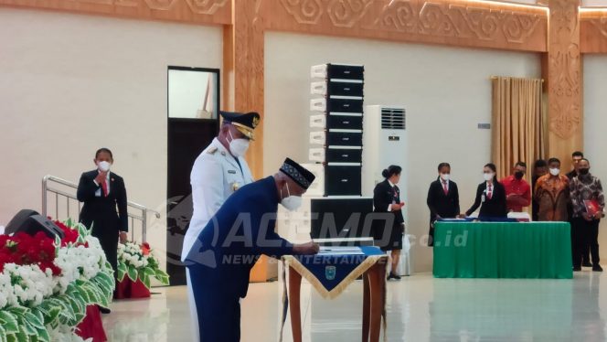 
 Sertijab Penjabat Gubernur Papua Barat, Paulus Waterpauw: Saya Harap Kita Bekerja Gotong Royong