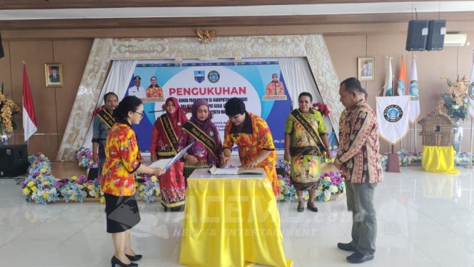 
 Febelina Indou Kukuhkan 6 Bunda Paud Tingkat Distrik di Manokwari