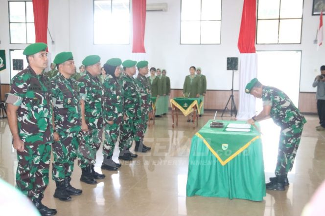 
 Tiga Pejabat Kodam XVIII/Kasuari Diserahterimakan, Pangdam Pesan Terapkan Prinsip Pembinaan