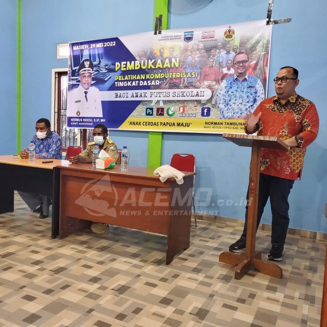 
 Serius Bangun SDM Papua, Norman Tambunan Buka Pelatihan Komputer Gratis Bagi Anak Putus Sekolah