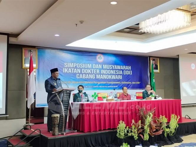 
 Buka Muscab IDI Manokwari, Bupati Hermus Sebut IDI Pilar Utama Kesehatan Masyarakat