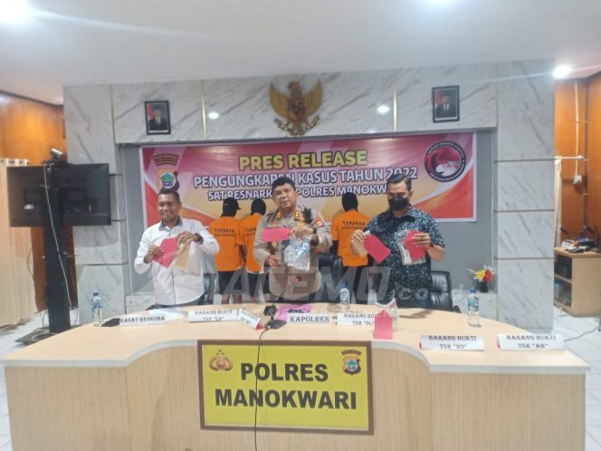 
 Dua Pekan Jabat Kasat Resnarkoba, Ipda Jhon Haulussy Berhasil Bekuk 5 Pengedar Narkoba